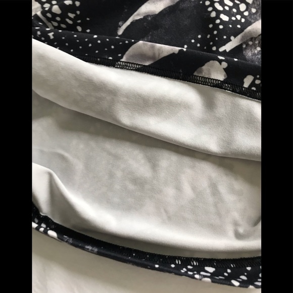 🆕🔥RARE11 LULULEMON ATHLETICA SUPER CUTE TANK BLACK&WHITE MSRP THIS STYLE 125$ - Picture 14 of 15